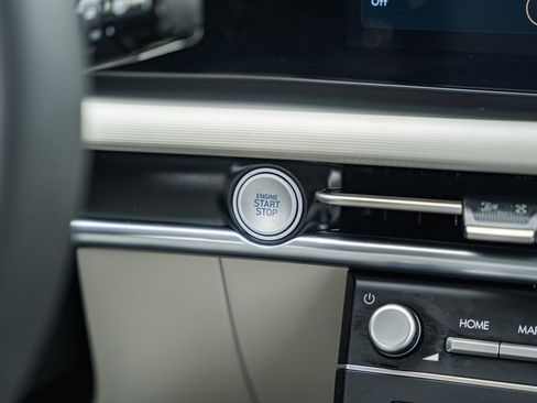 Certified 2025 Hyundai Tucson SE image 21