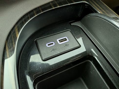 Certified 2024 Cadillac Escalade Premium Luxury w/ LPO, Floor Liner Package AWD/4WD image 9