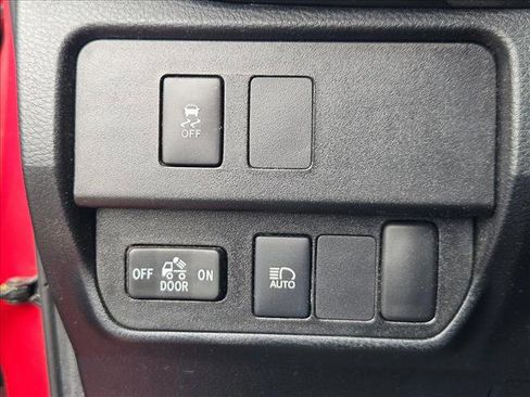 Used 2022 Toyota Tacoma SR5 w/ Technology Package image 13