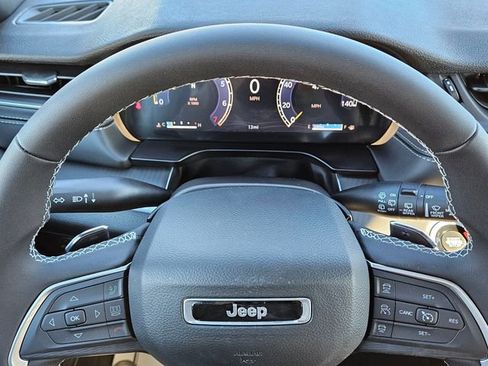 New 2025 Jeep Grand Cherokee L Laredo image 25