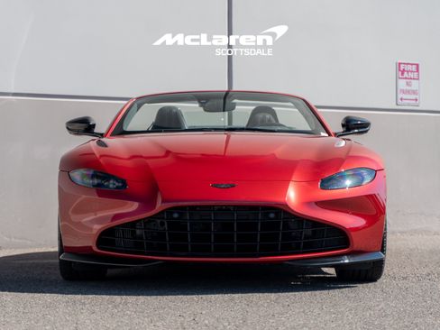 Used 2022 Aston Martin V8 Vantage Roadster RWD image 10