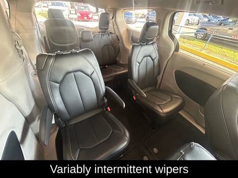 Used 2024 Chrysler Pacifica Touring-L image 29