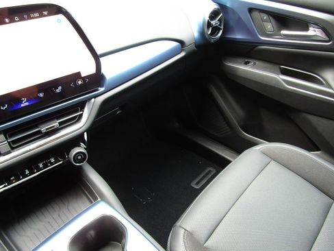 Used 2024 Chevrolet Equinox EV LT image 26