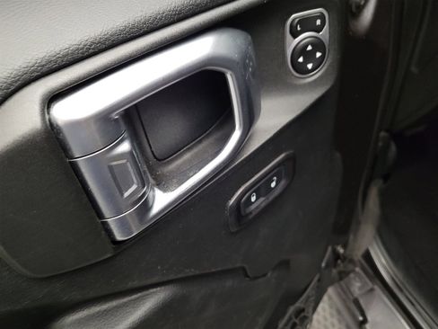 Used 2018 Jeep Wrangler Unlimited Sport S AWD/4WD image 27