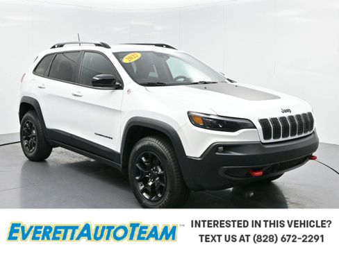 Used 2022 Jeep Cherokee Trailhawk w/ Trailer Tow Group AWD/4WD image 1