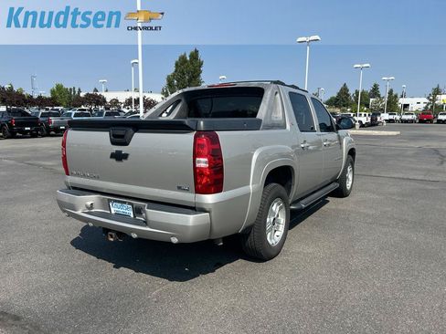Used 2009 Chevrolet Avalanche LT w/ Luxury Package AWD/4WD image 5