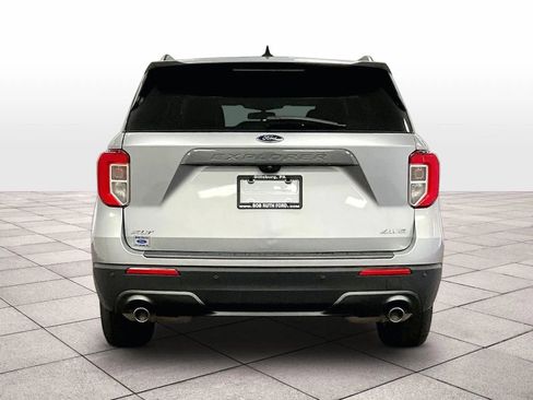 Certified 2023 Ford Explorer XLT w/ Equipment Group 202A AWD/4WD image 4