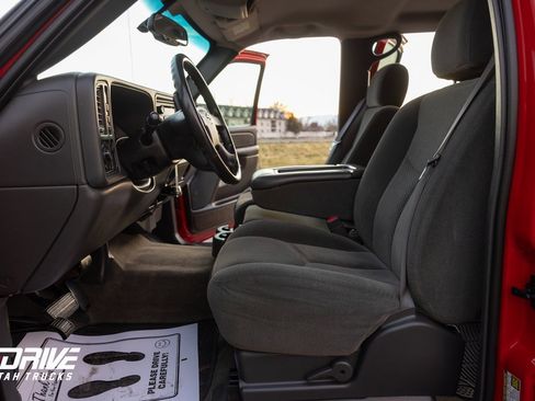 Used 2004 Chevrolet Silverado 2500 LS w/ Skid Plate Package image 23