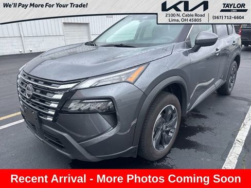 Used 2025 Nissan Rogue SV AWD/4WD image 1
