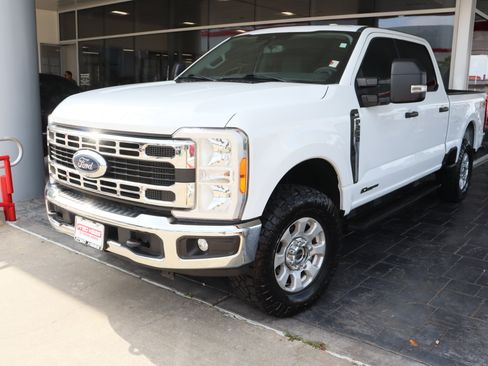 Used 2023 Ford F250 XLT w/ FX4 Off-Road Package AWD/4WD image 2