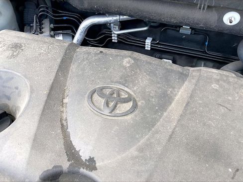 Used 2020 Toyota RAV4 XLE w/ All Weather Liner Package FWD image 33