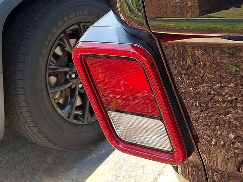 Used 2023 Jeep Gladiator Sport AWD/4WD image 7