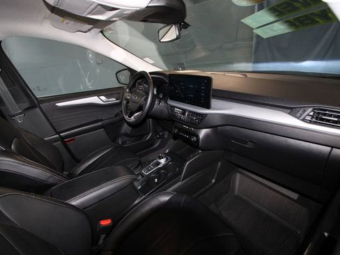 Used 2025 Ford Escape Platinum w/ Premium Technology Package image 23