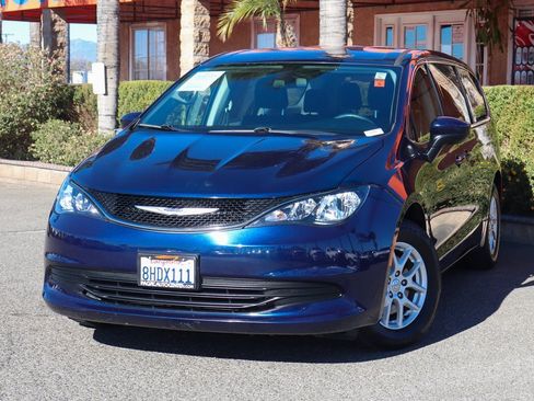 Used 2019 Chrysler Pacifica Touring image 4
