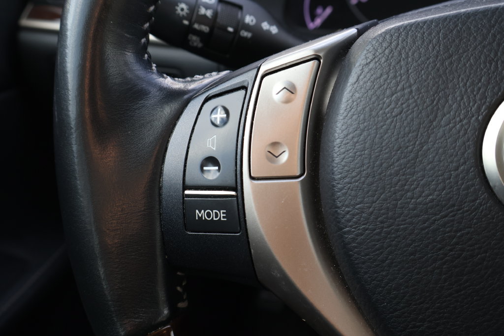 Used 2014 Lexus ES 350 w/ Ultra Luxury Package FWD image 18