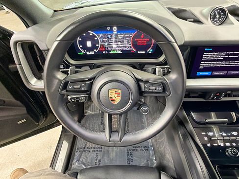Certified 2024 Porsche Cayenne AWD/4WD image 37