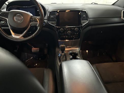 Used 2020 Jeep Grand Cherokee Altitude AWD/4WD image 16