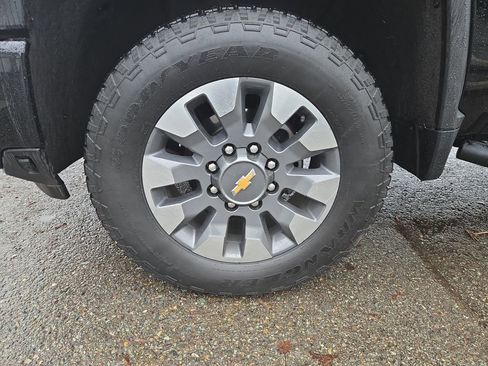 Used 2024 Chevrolet Silverado 2500 Custom w/ Custom Convenience Package image 10