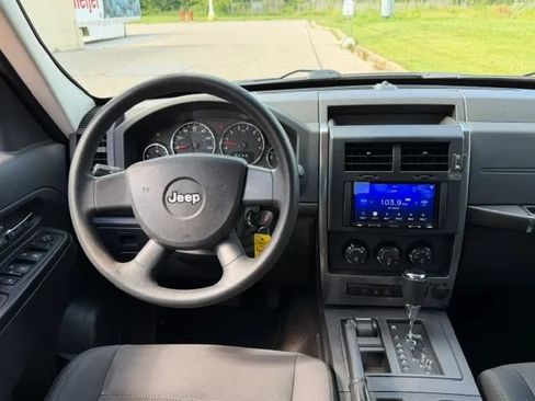 Used 2009 Jeep Liberty Sport AWD/4WD image 17