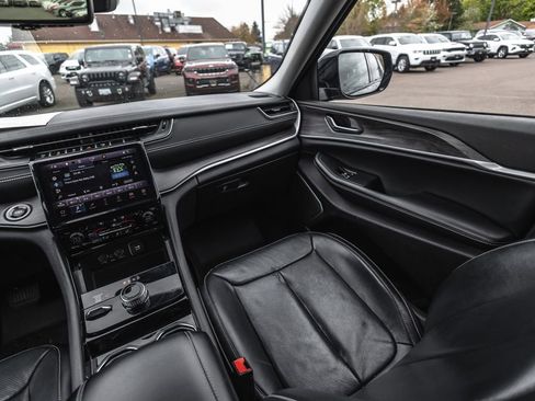 Used 2023 Jeep Grand Cherokee L Limited w/ Luxury Tech Group II AWD/4WD image 26