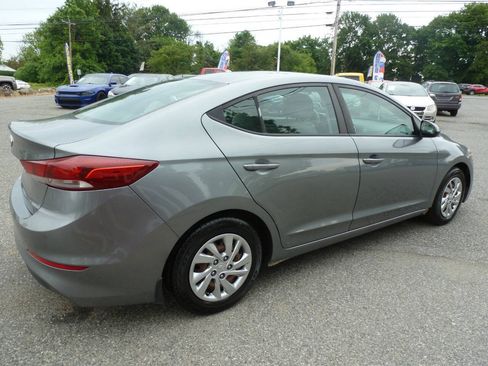 Used 2018 Hyundai Elantra SE FWD image 7