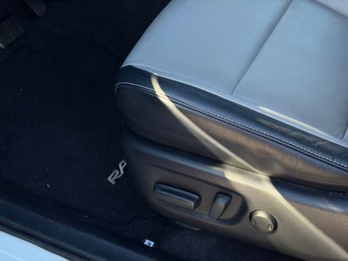 Used 2016 Toyota RAV4 Limited image 13