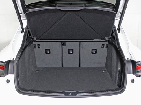 Certified 2026 Porsche Macan AWD/4WD image 14