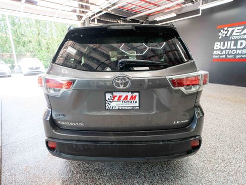 Used 2016 Toyota Highlander Plus AWD/4WD image 3
