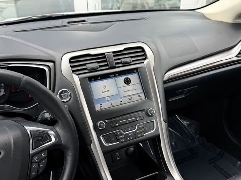 Used 2018 Ford Fusion SE w/ Equipment Group 602A FWD image 32