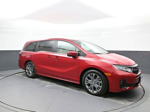 Certified 2025 Honda Odyssey Touring image 4