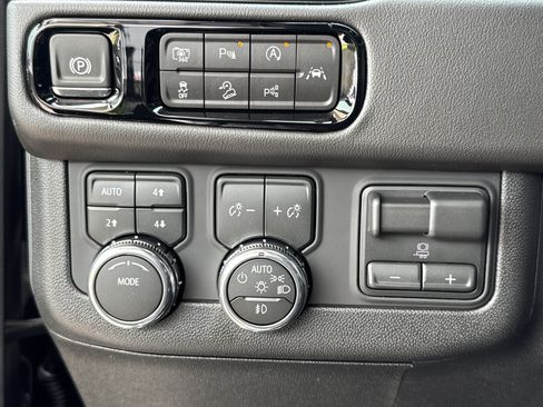 New 2026 GMC Yukon Elevation w/ Elevation Premium Package AWD/4WD image 19