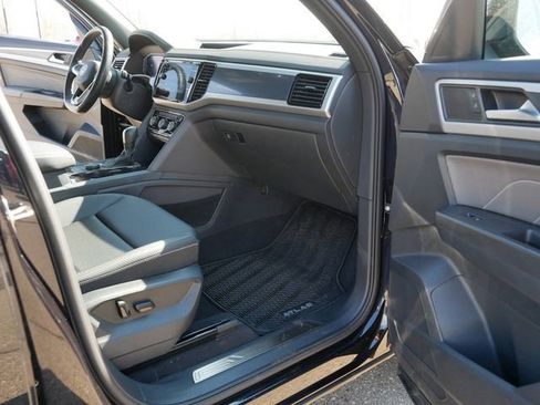 Certified 2023 Volkswagen Atlas Cross Sport SEL R-Line image 20