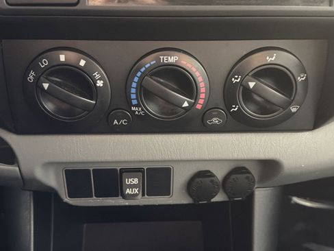 Used 2014 Toyota Tacoma PreRunner image 19