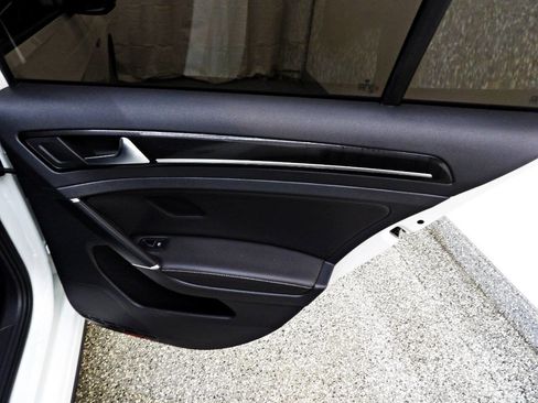 Used 2019 Volkswagen Golf R 4-Door image 12