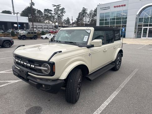 Used 2025 Ford Bronco Outer Banks image 1