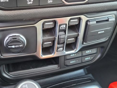 New 2026 Jeep Gladiator Sport AWD/4WD image 18
