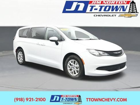 Used 2022 Chrysler Voyager LX FWD image 1