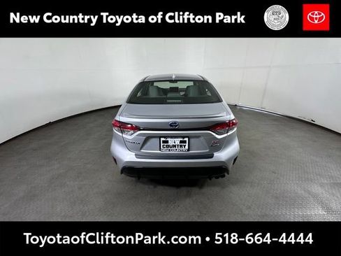 Used 2025 Toyota Corolla SE w/ SE Premium Package AWD/4WD image 4