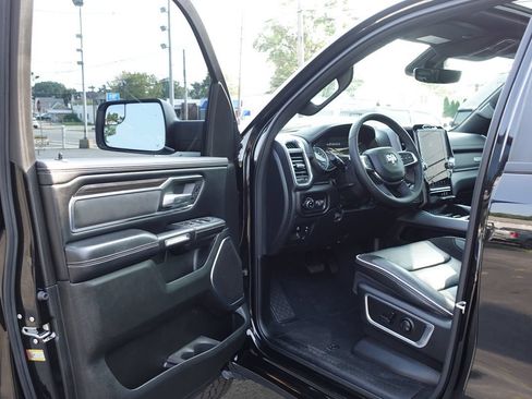 Used 2025 RAM 1500 Laramie w/ Sport Appearance Package AWD/4WD image 7