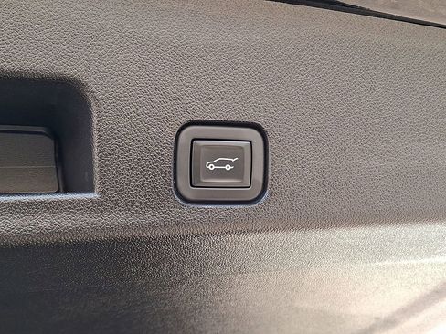 Used 2024 Chevrolet Traverse RS image 29