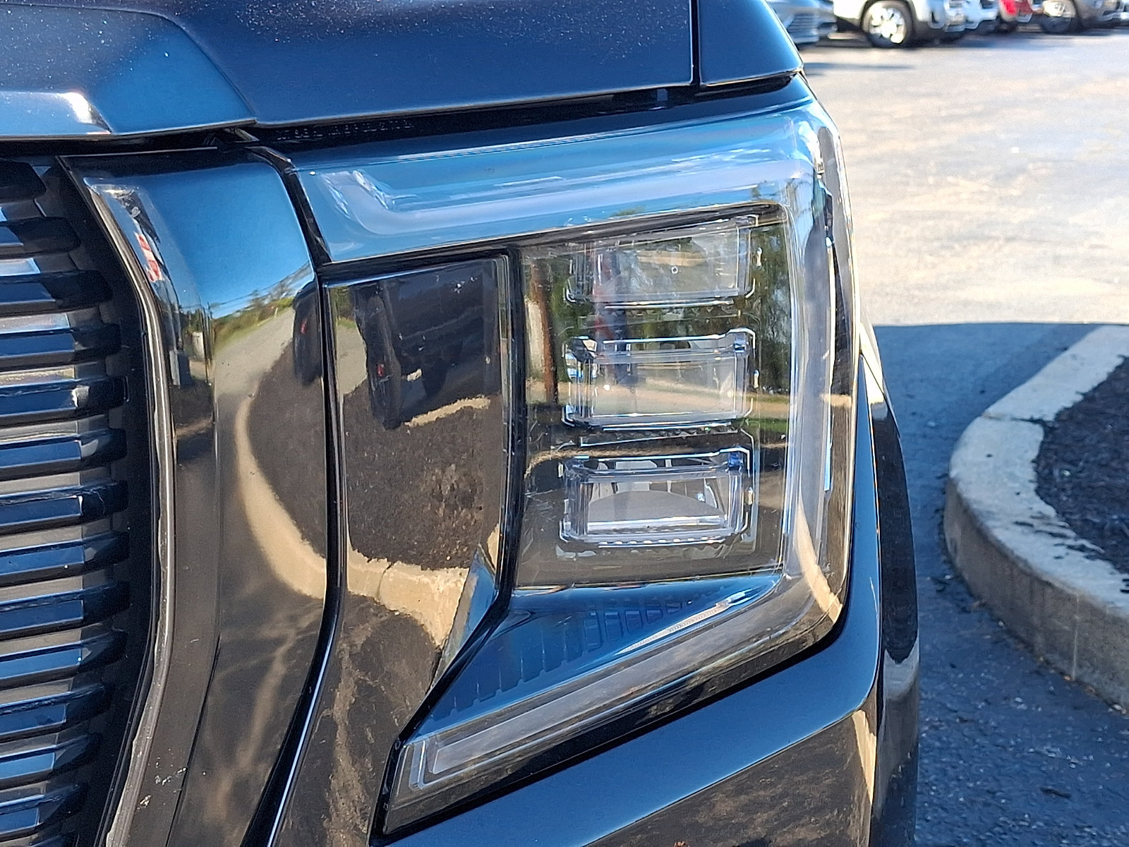 Used 2023 GMC Yukon XL Denali Ultimate AWD/4WD image 9