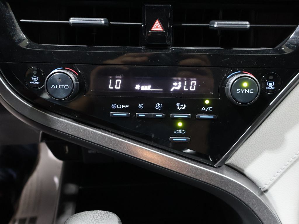 Used 2022 Toyota Camry LE AWD/4WD image 28