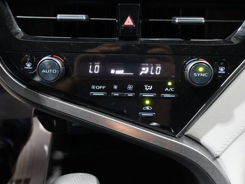 Used 2022 Toyota Camry LE AWD/4WD image 28
