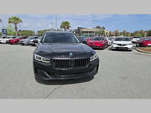 Used 2022 BMW 740i w/ Premium Package RWD image 33