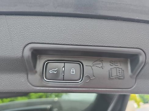 Used 2020 Ford Explorer XLT RWD image 13