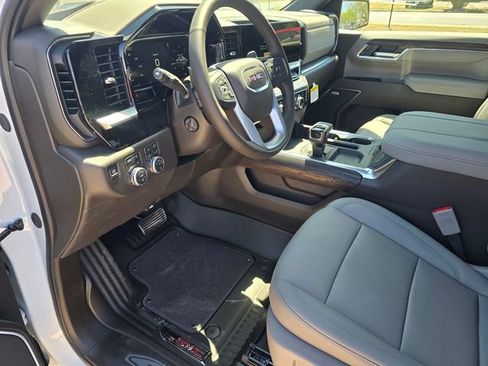 New 2026 GMC Sierra 1500 SLT image 18