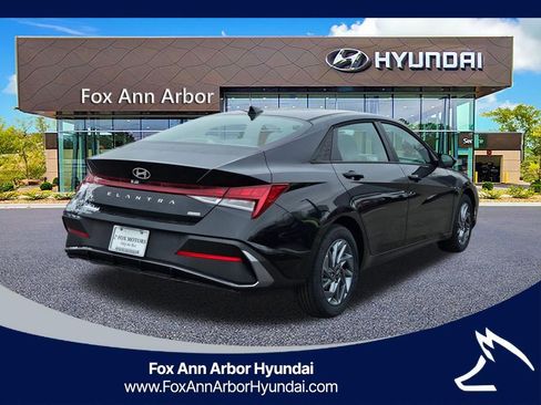 New 2026 Hyundai Elantra Hybrid FWD image 5