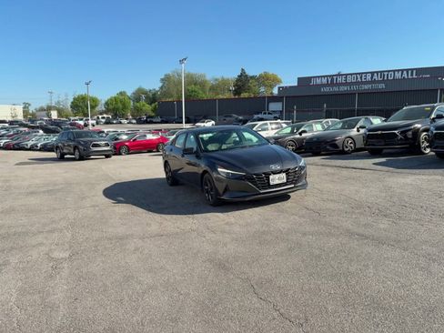 Used 2023 Hyundai Elantra SEL image 16