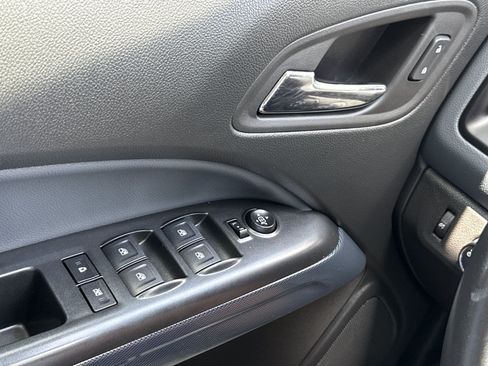 Used 2022 Chevrolet Colorado Z71 AWD/4WD image 16