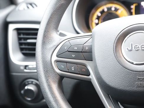 Used 2019 Jeep Cherokee Sport image 18